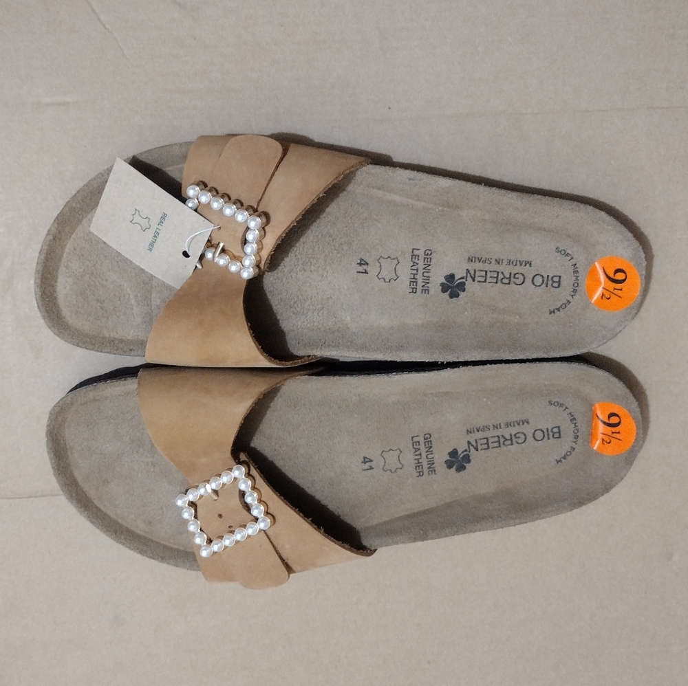 BIO GREEN leather upper Pearl Buckle Woman's Sandals Sz 41(Eur) / 9.5 (US) Brown